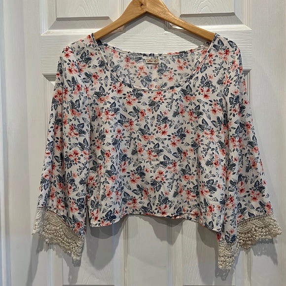 Hollister Cropped Floral Embroidered Sleeve Top - Picture 2 of 12